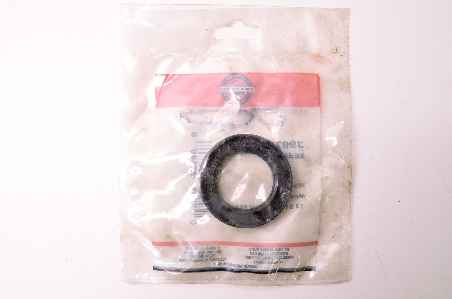 New Briggs & Stratton 399781S Oil Seal NOS