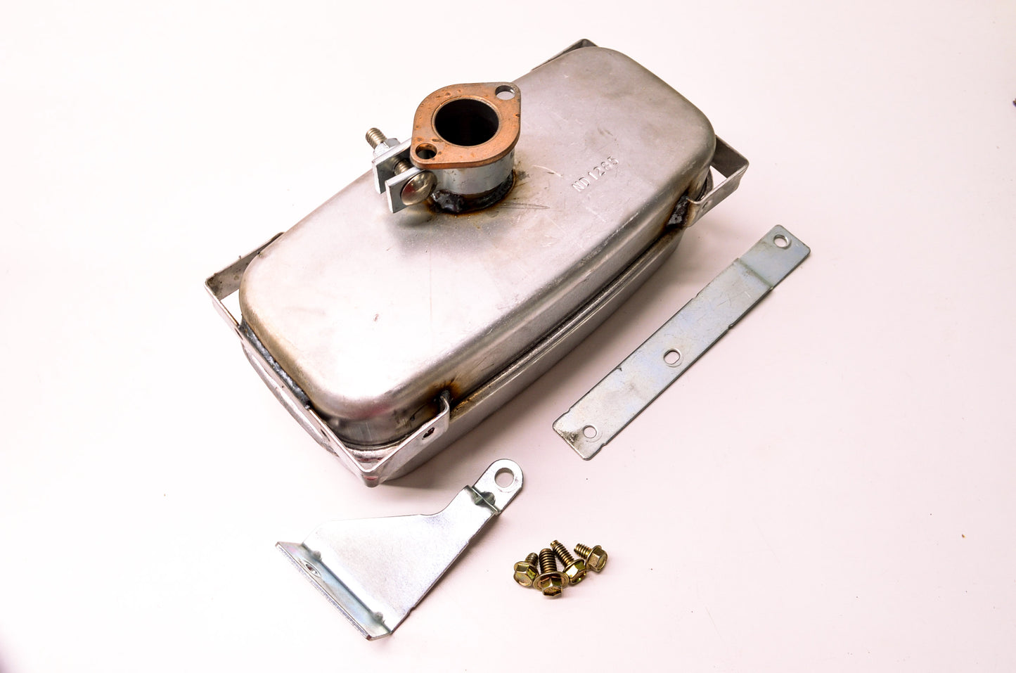 New Briggs & Stratton Muffler Kit NOS