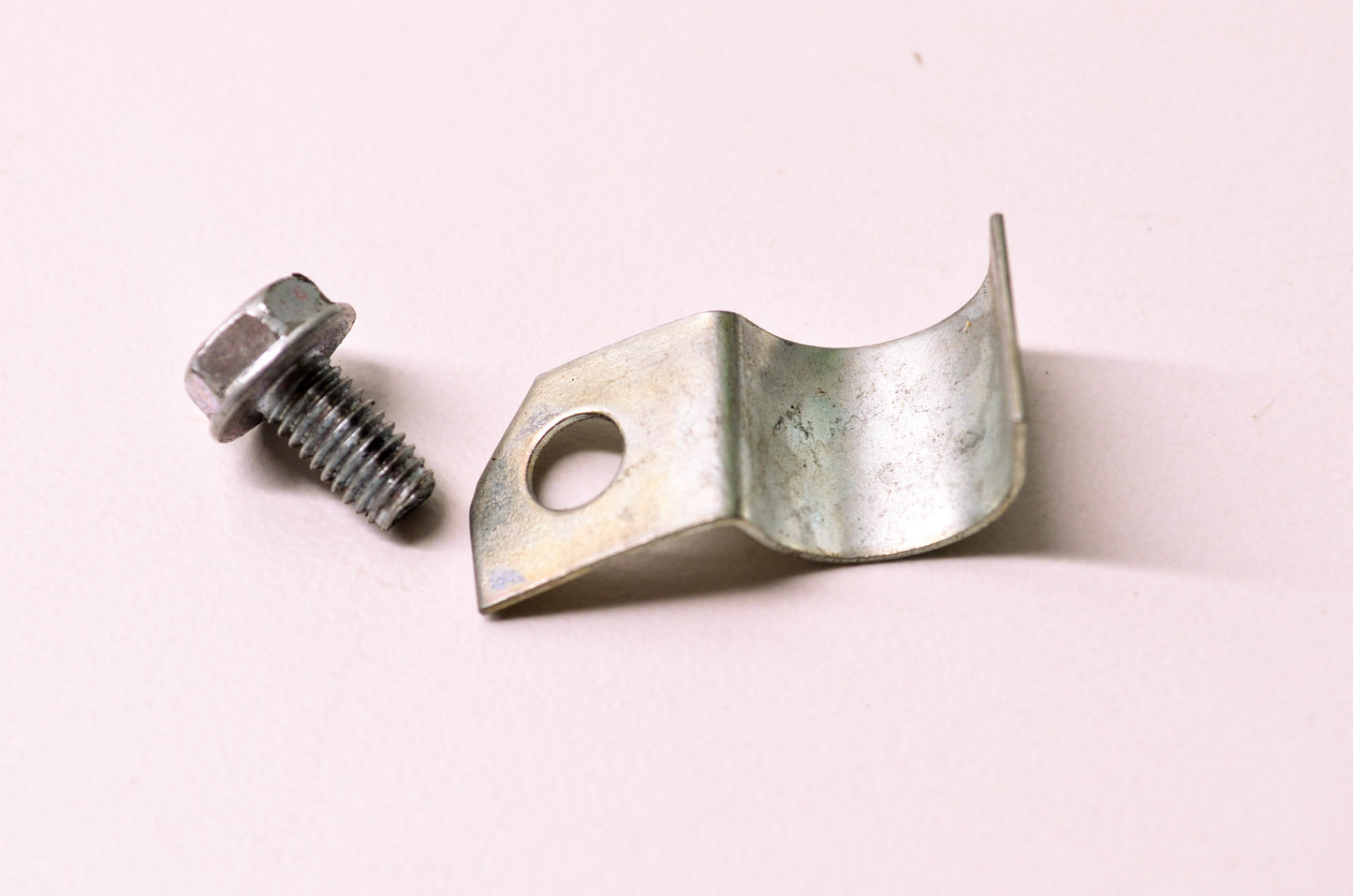 OEM Briggs & Stratton 690394 Tube Clamp