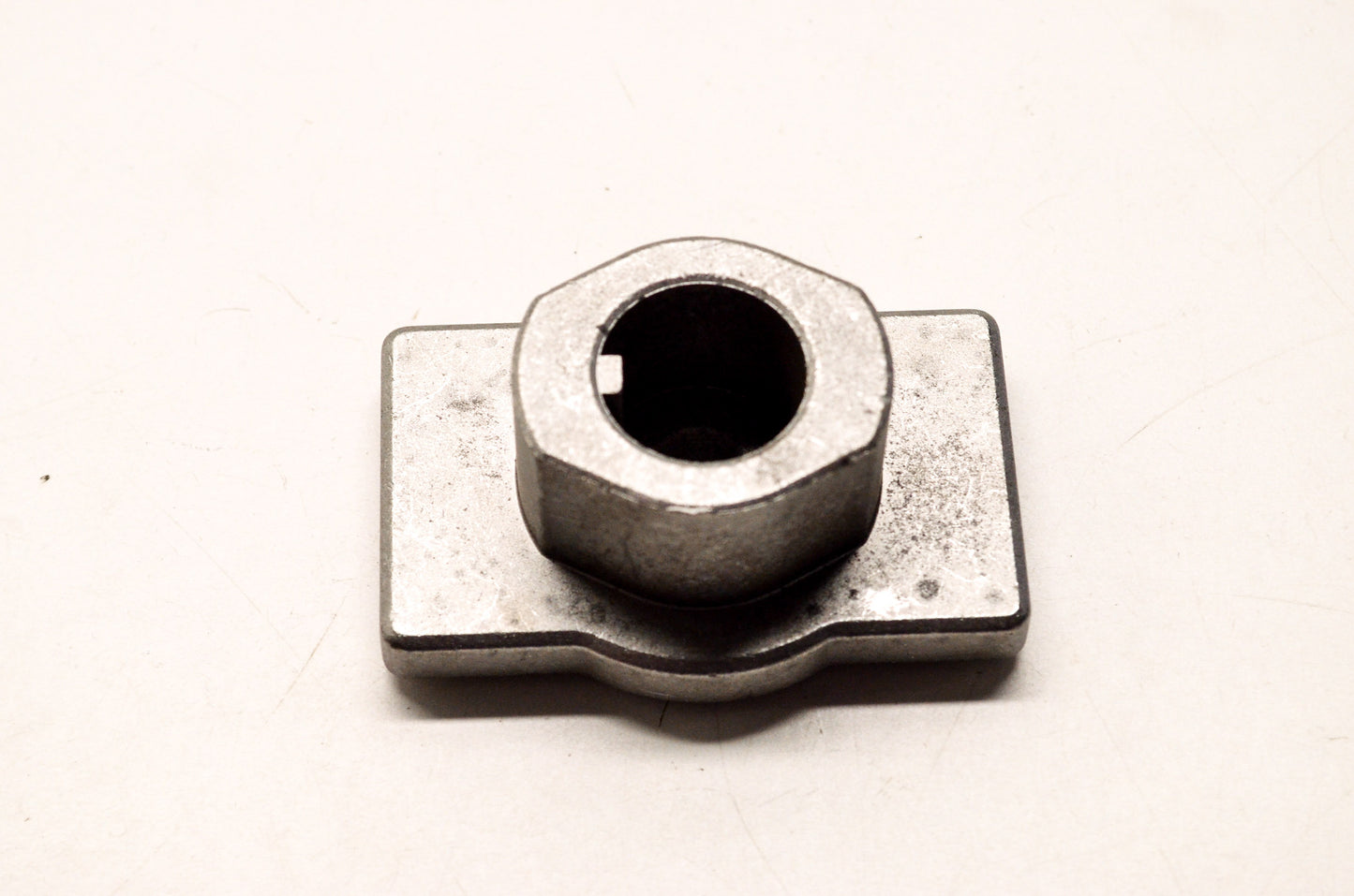 Rotary 17-8753, 8753 Blade Adaptor 7/8 AYP NOS