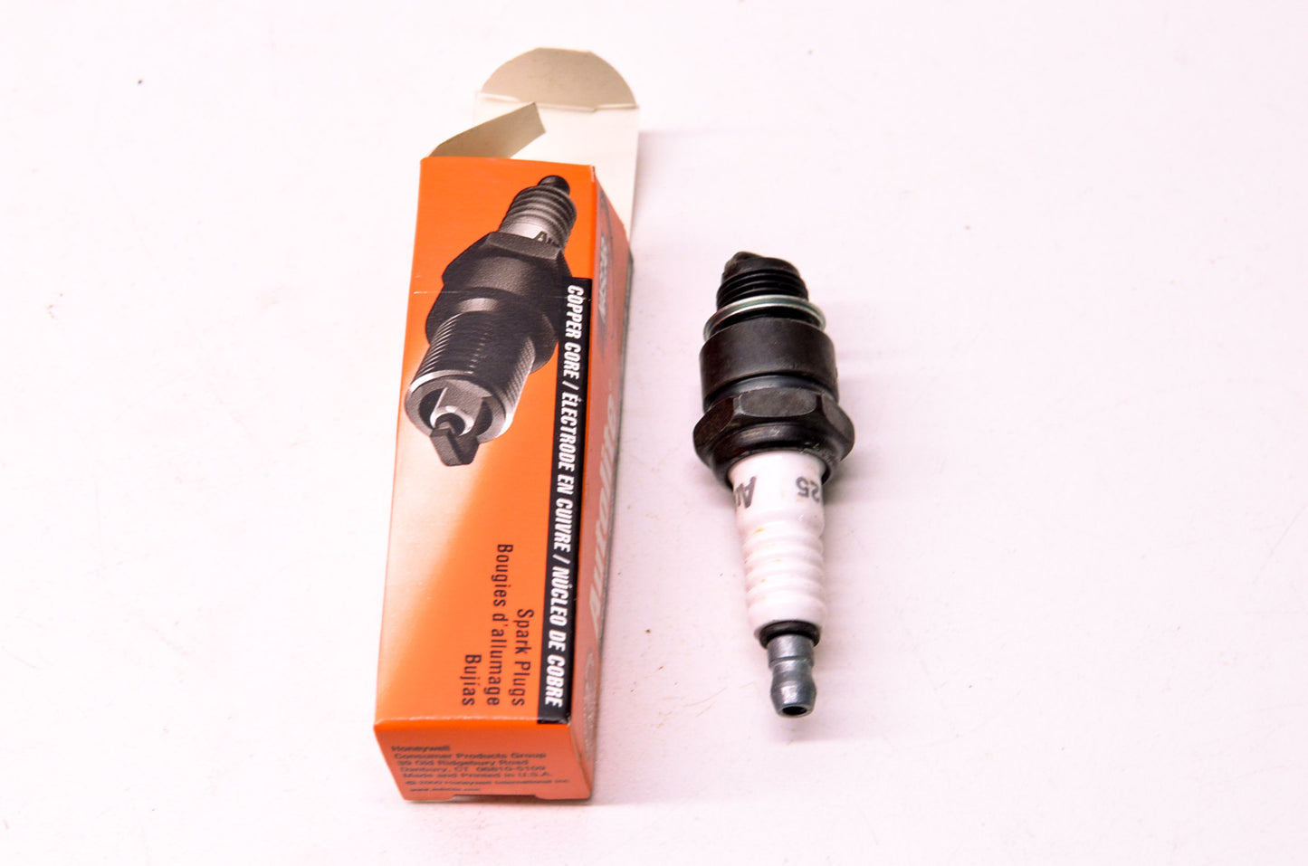 New Autolite 425 Spark Plug NOS