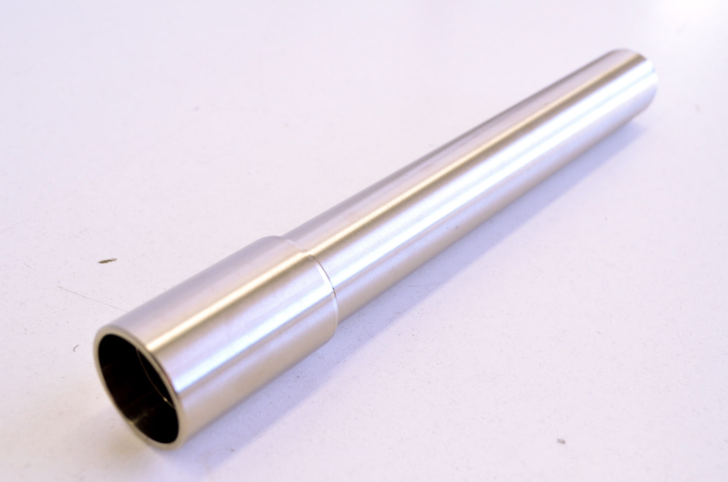 New OEM KTM Front Wheel Spindle Axle 24x1.5 D26 NOS