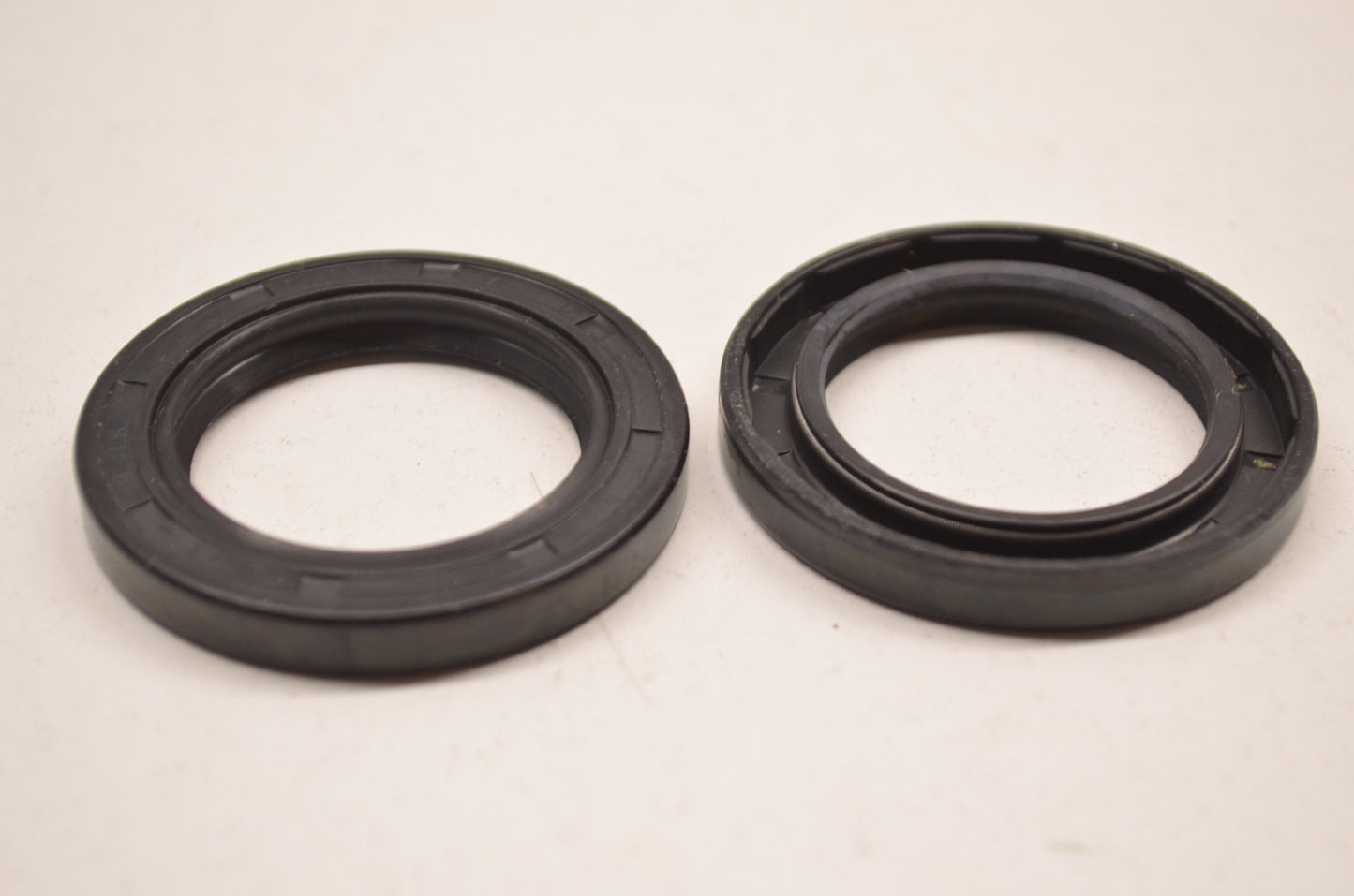 New Clark Seals Oil Seal 32x47x6mm QTY 2 NOS