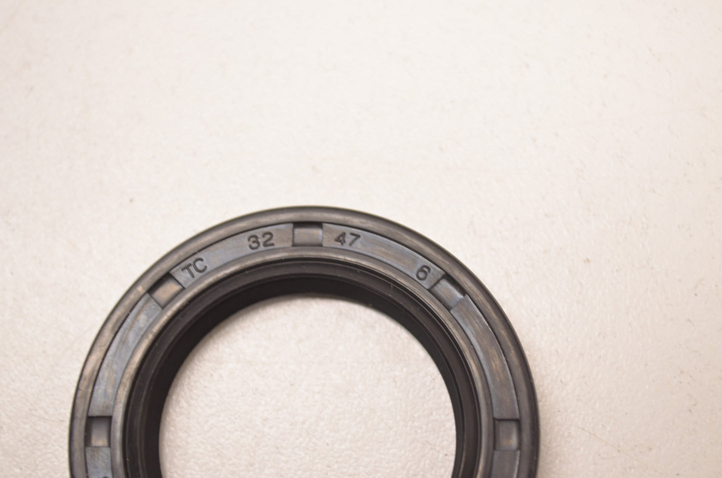 New Clark Seals Oil Seal 32x47x6mm QTY 2 NOS