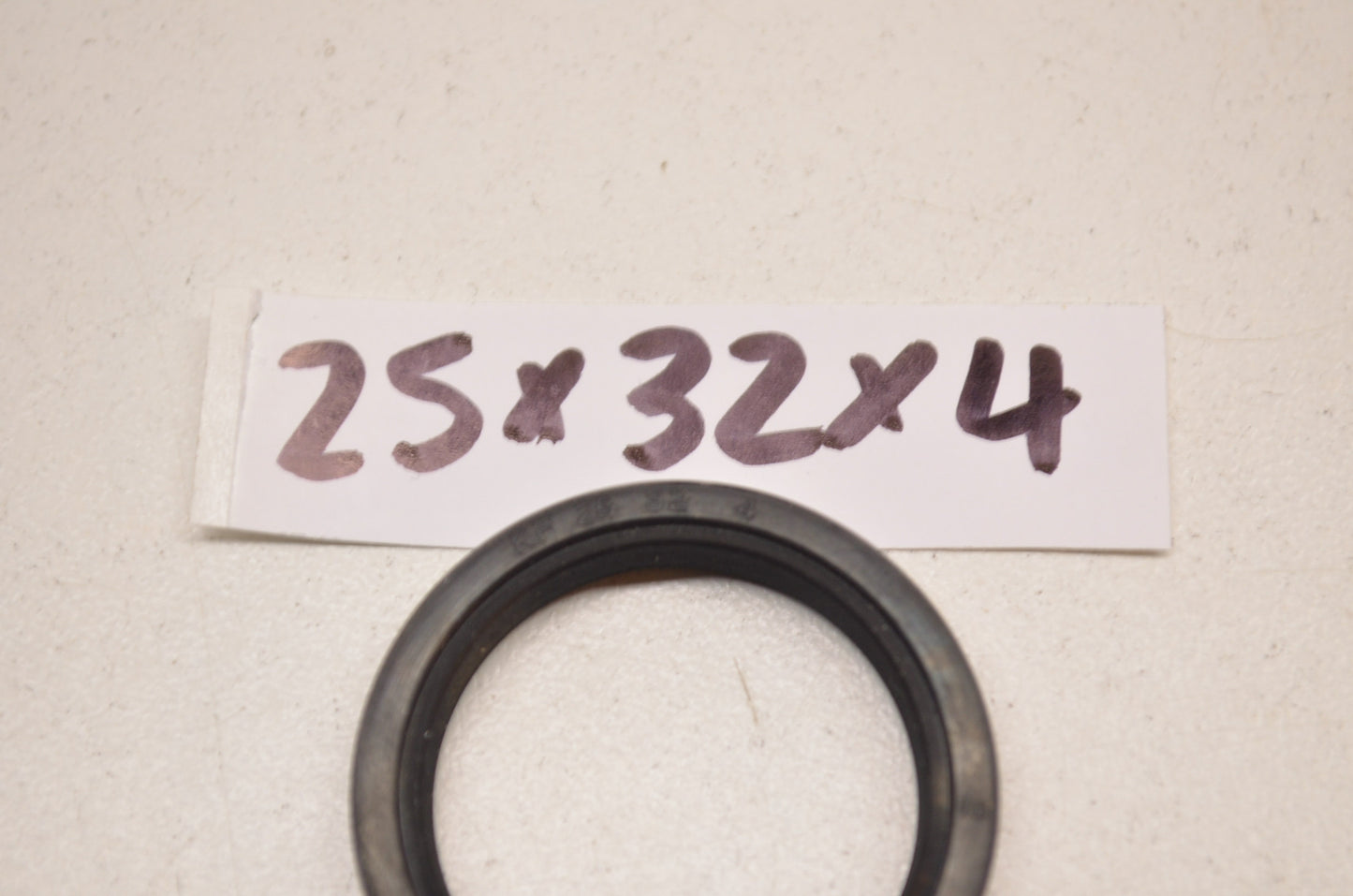 New Aftermarket Oil Seal 25x32x4mm NOS