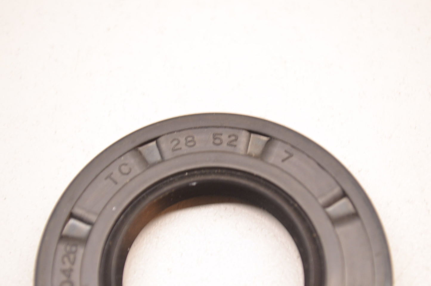 New YEI Oil Seal 28x52x7mm NOS
