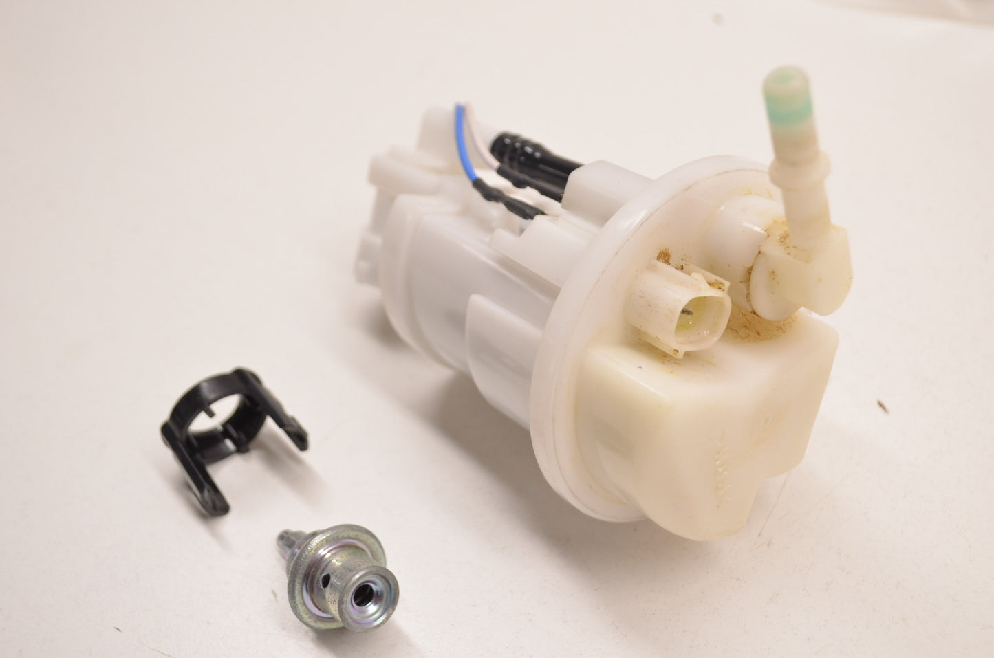 OEM Yamaha 33D-13907-00-00 Complete Fuel Pump