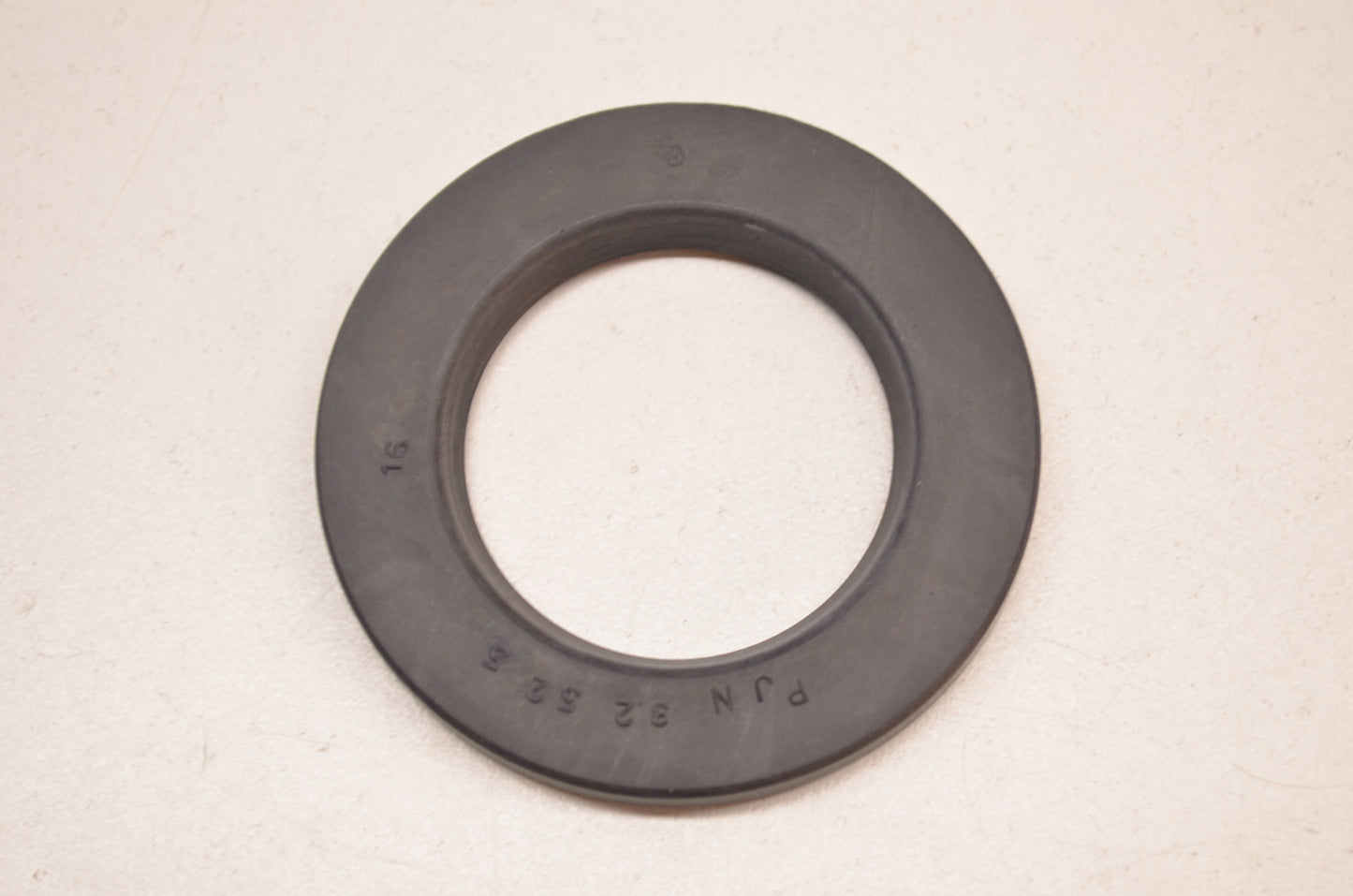New OEM Kawasaki 92049-1375 Oil Seal BJN 32 52 5 NOS