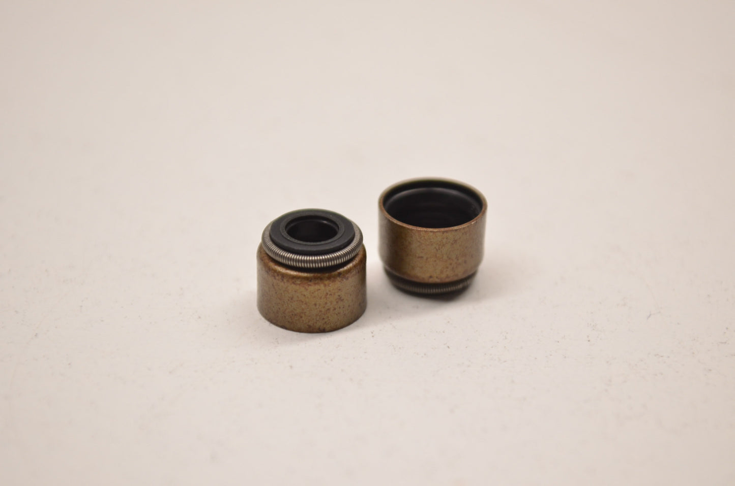 New OEM Kawasaki 92049-1062 Oil Seal RVC2-5.5x8.5 QTY 2 NOS