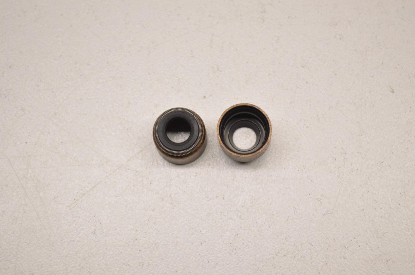 New OEM Kawasaki 92049-1062 Oil Seal RVC2-5.5x8.5 QTY 2 NOS