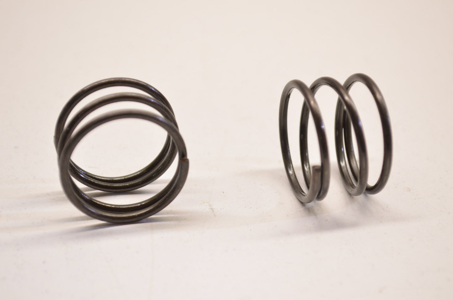 OEM Kawasaki 92081-1018 Oil Filter Spring Qty 2 NOS