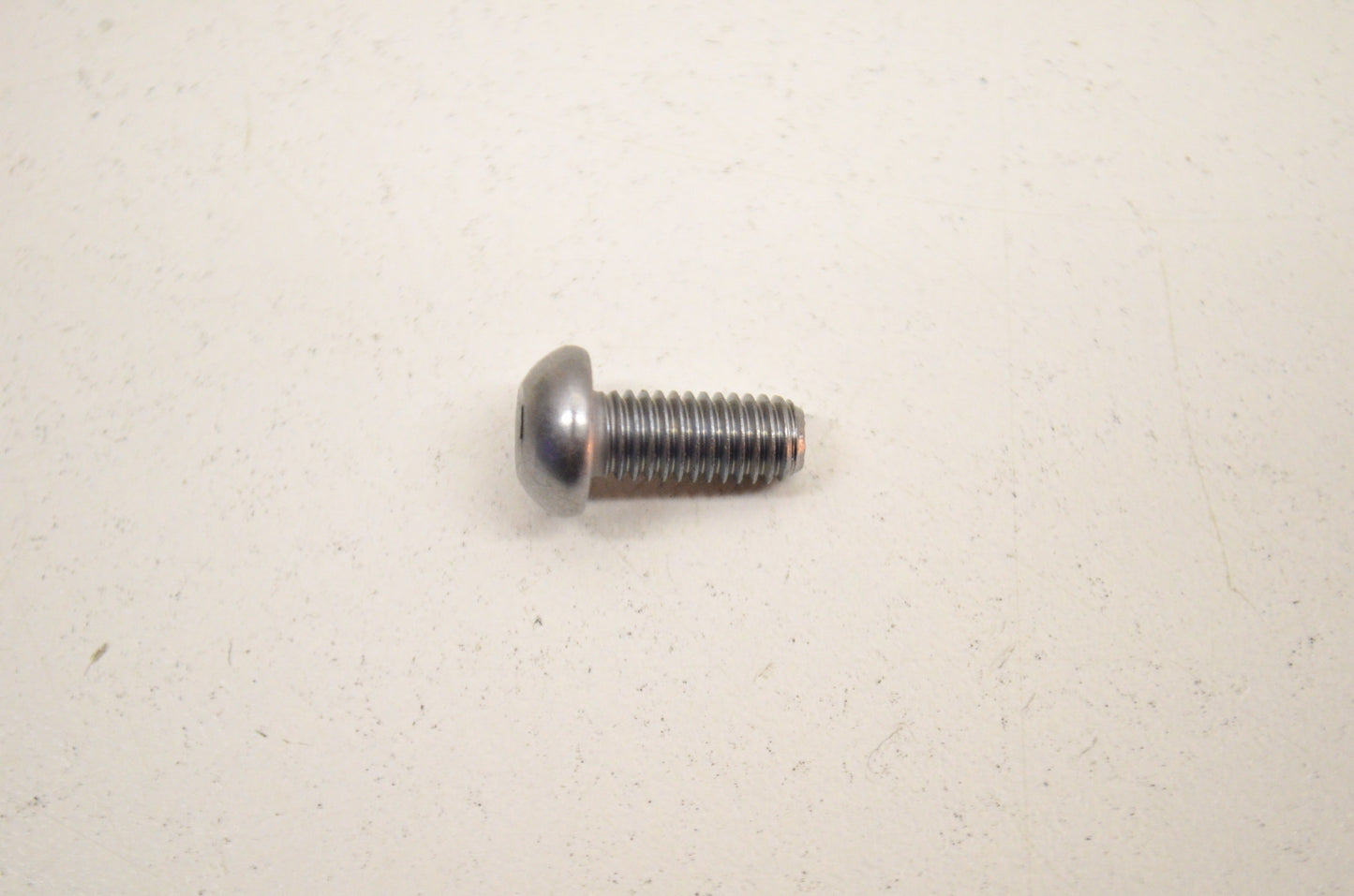New OEM Yamaha 92014-05012-00 Button Head Bolt NOS