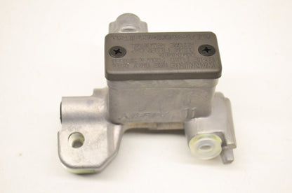 OEM Yamaha 5UN-W2587-00-00 Master Cylinder Sub Assembly NOS