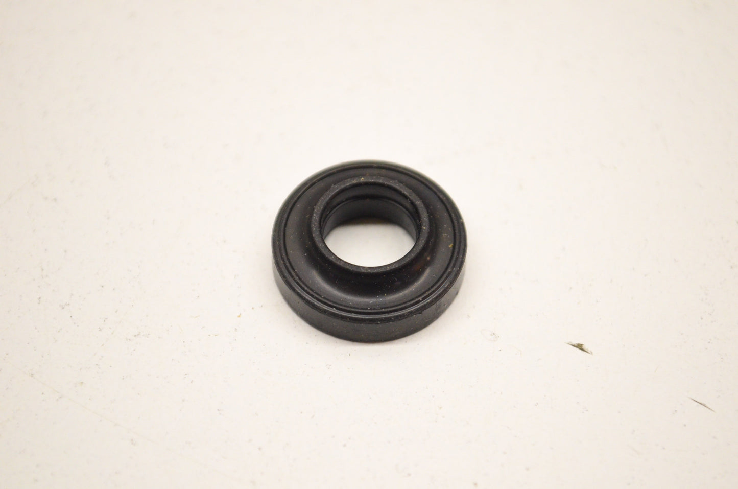 OEM Yamaha 4KG-1111G-00-00 Rubber Mount 1 NOS