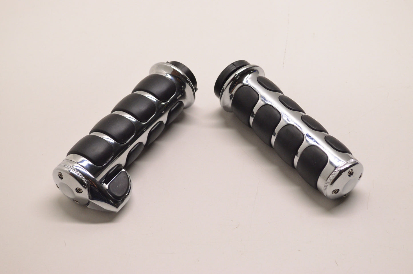 New Kuryakyn Premium ISO-Grips with Chrome Accent Ring 6212 NOS