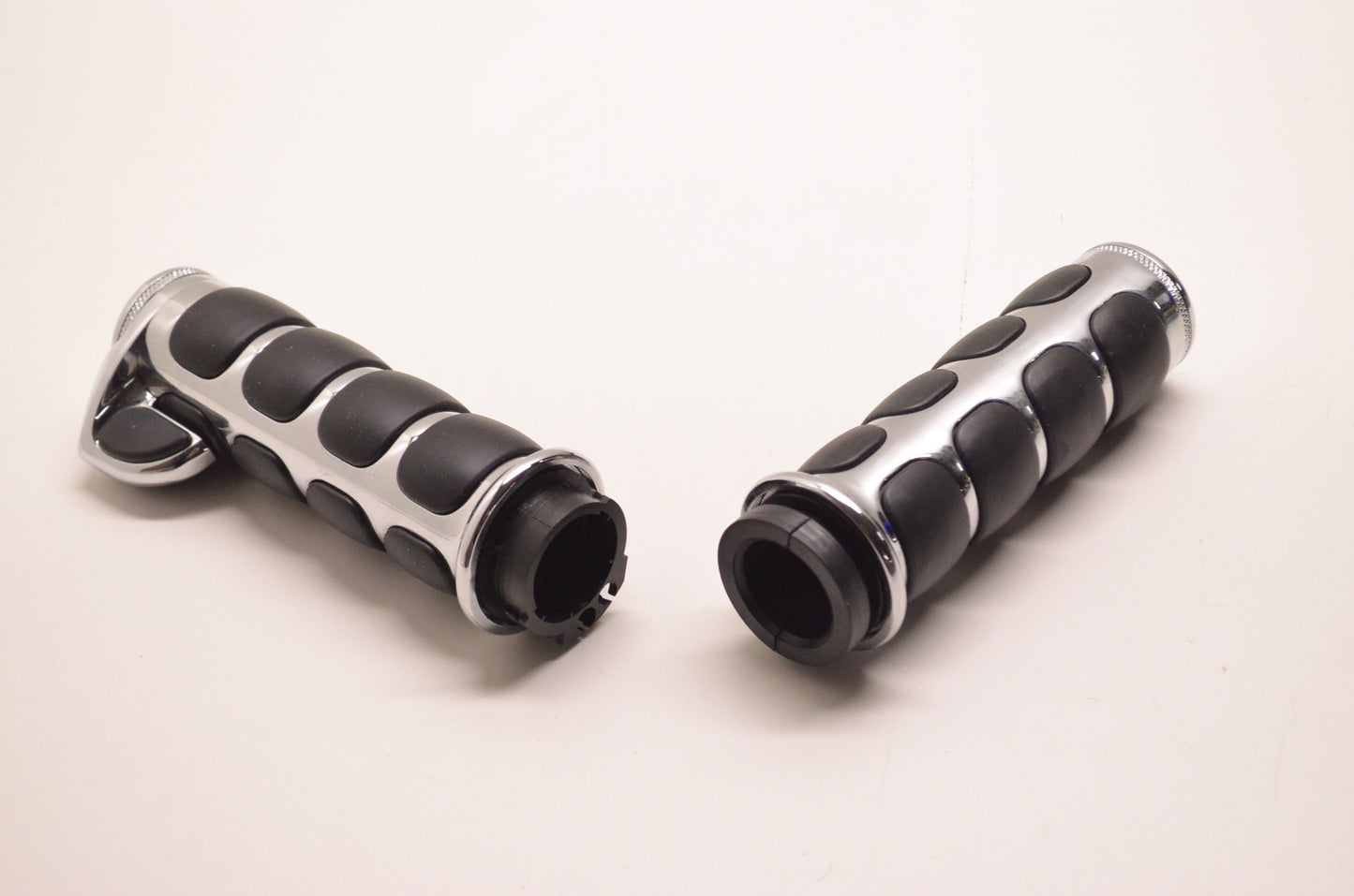 New Kuryakyn Premium ISO-Grips with Chrome Accent Ring 6212 NOS