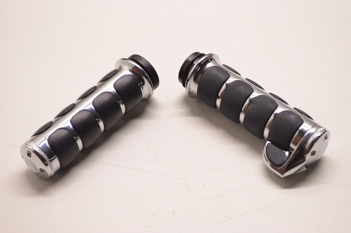 New Kuryakyn ISO Grips with Boss 6228 NOS