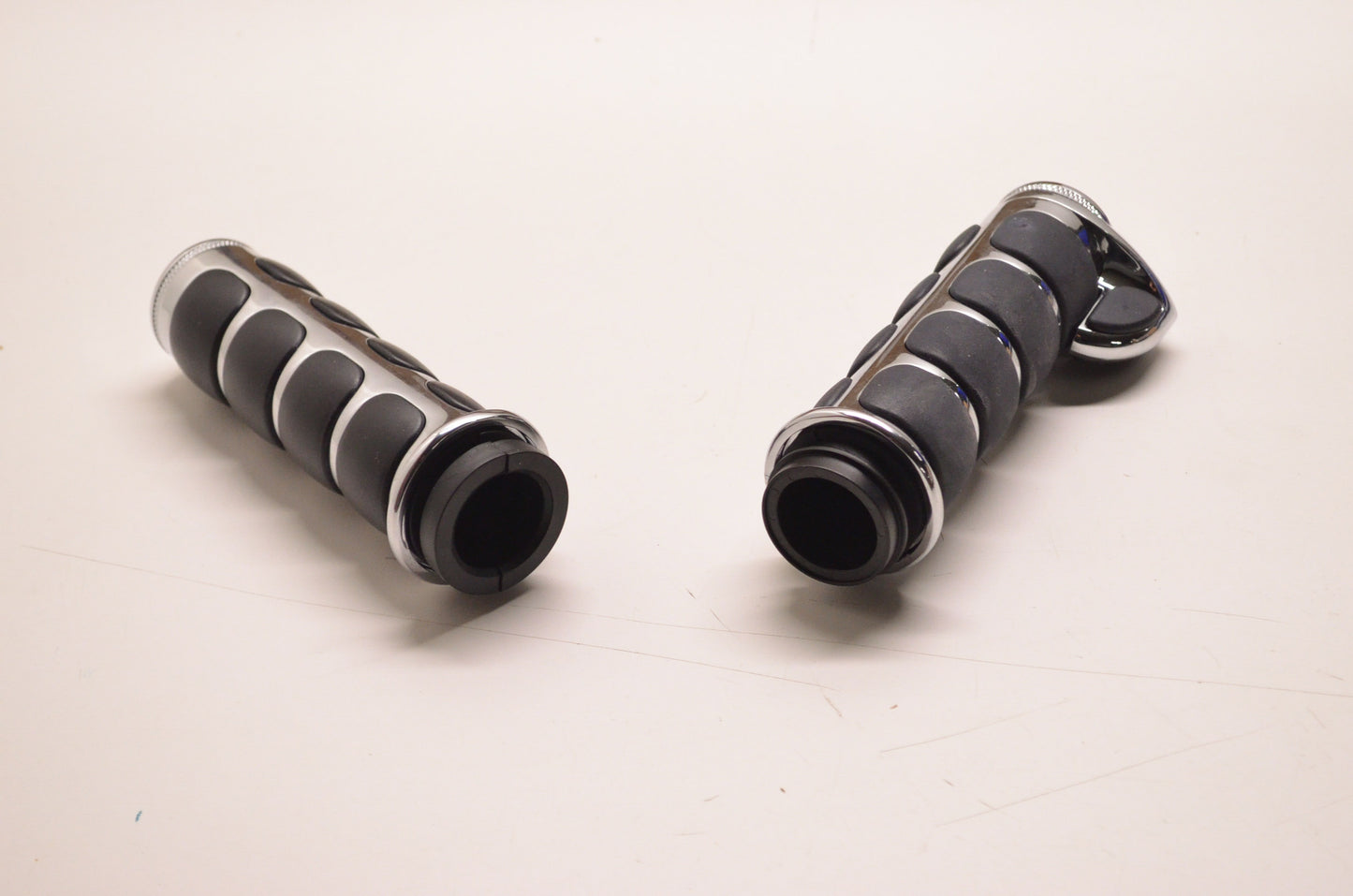New Kuryakyn ISO Grips with Boss 6228 NOS