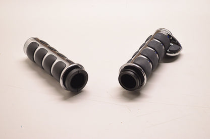 New Kuryakyn ISO Grips with Boss 6228 NOS