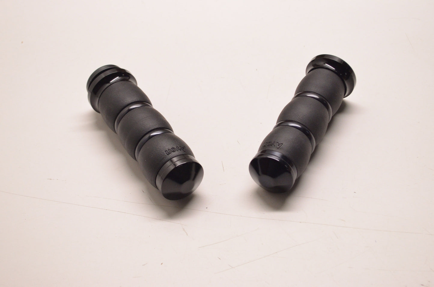 Avon 06300972, 0630-0972 Black 3 Rings Velvet Air Grips NOS
