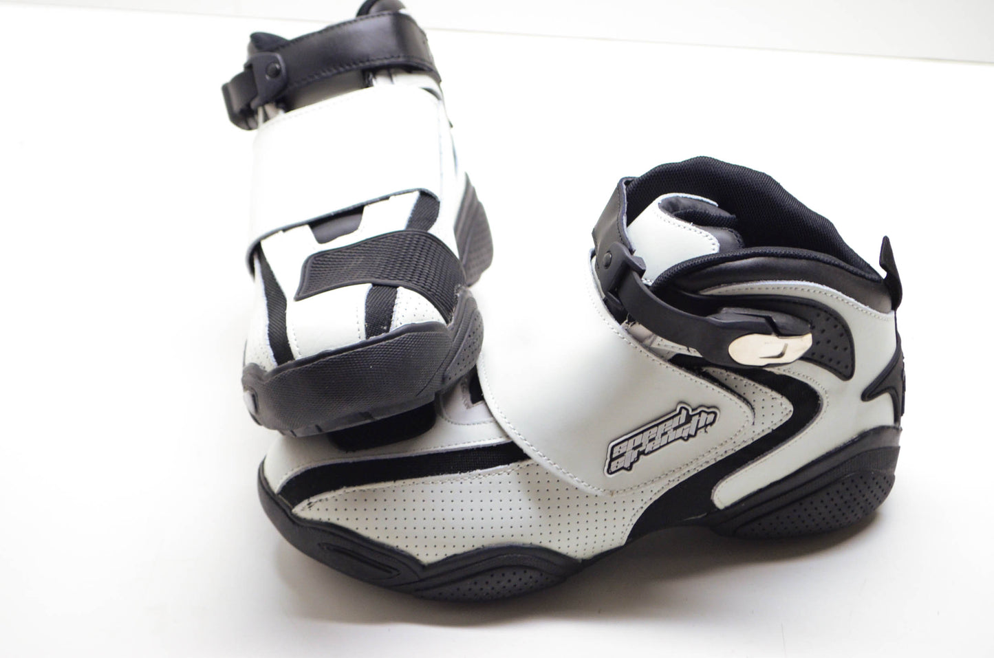 New Speed and Strength White Moment of Truth Size 11 Shoe NOS