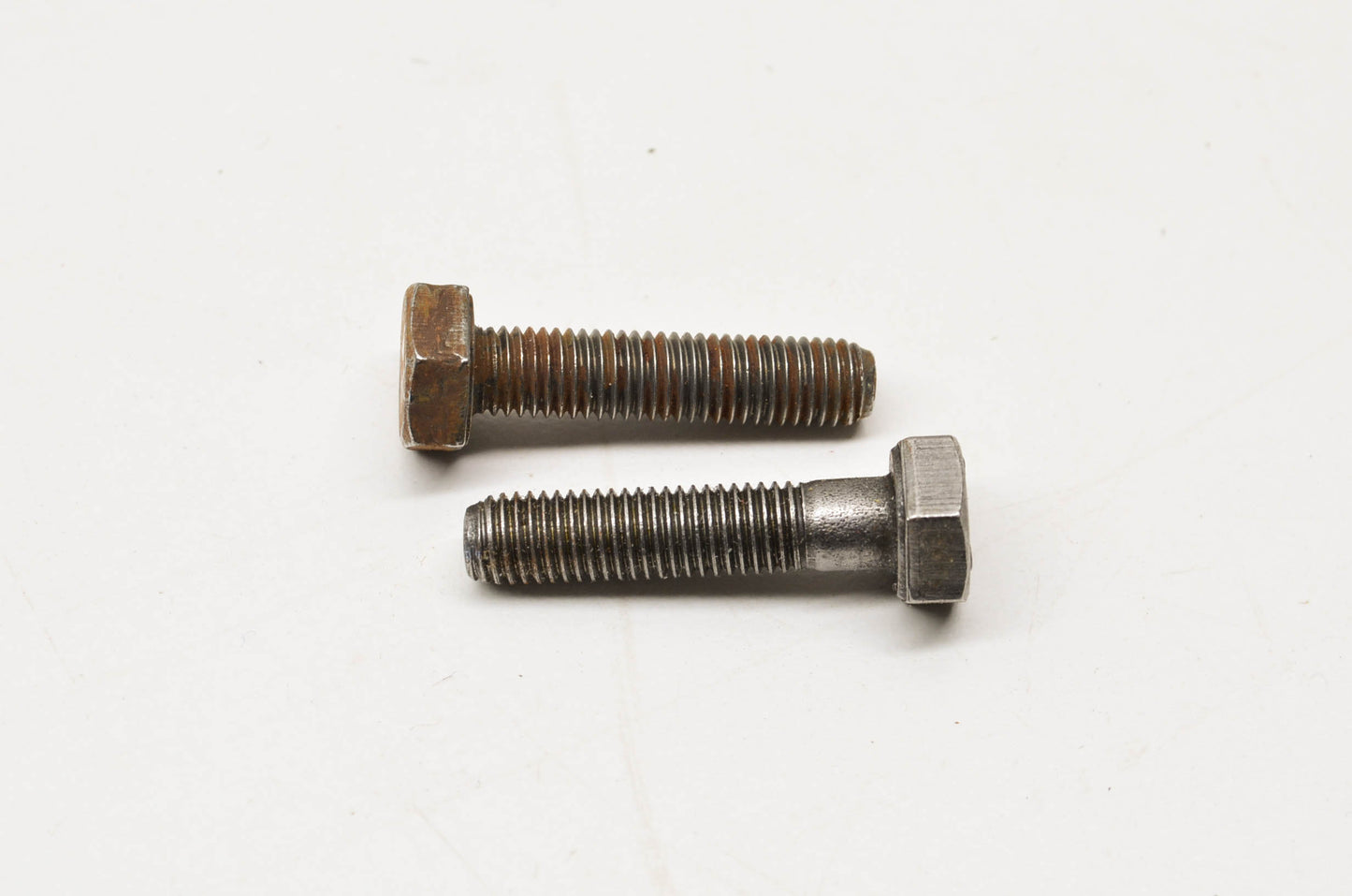 Briggs & Stratton Connecting Rod Bolt 92296 Qty 2 NOS