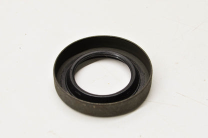 New OEM Briggs & Stratton Oil Seal NOS