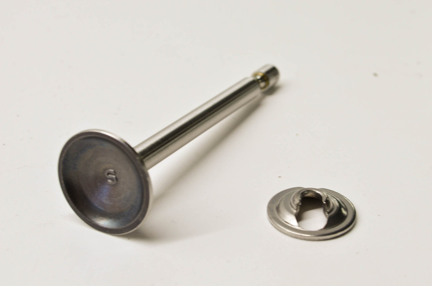New OEM Briggs & Stratton Exhaust valve NOS