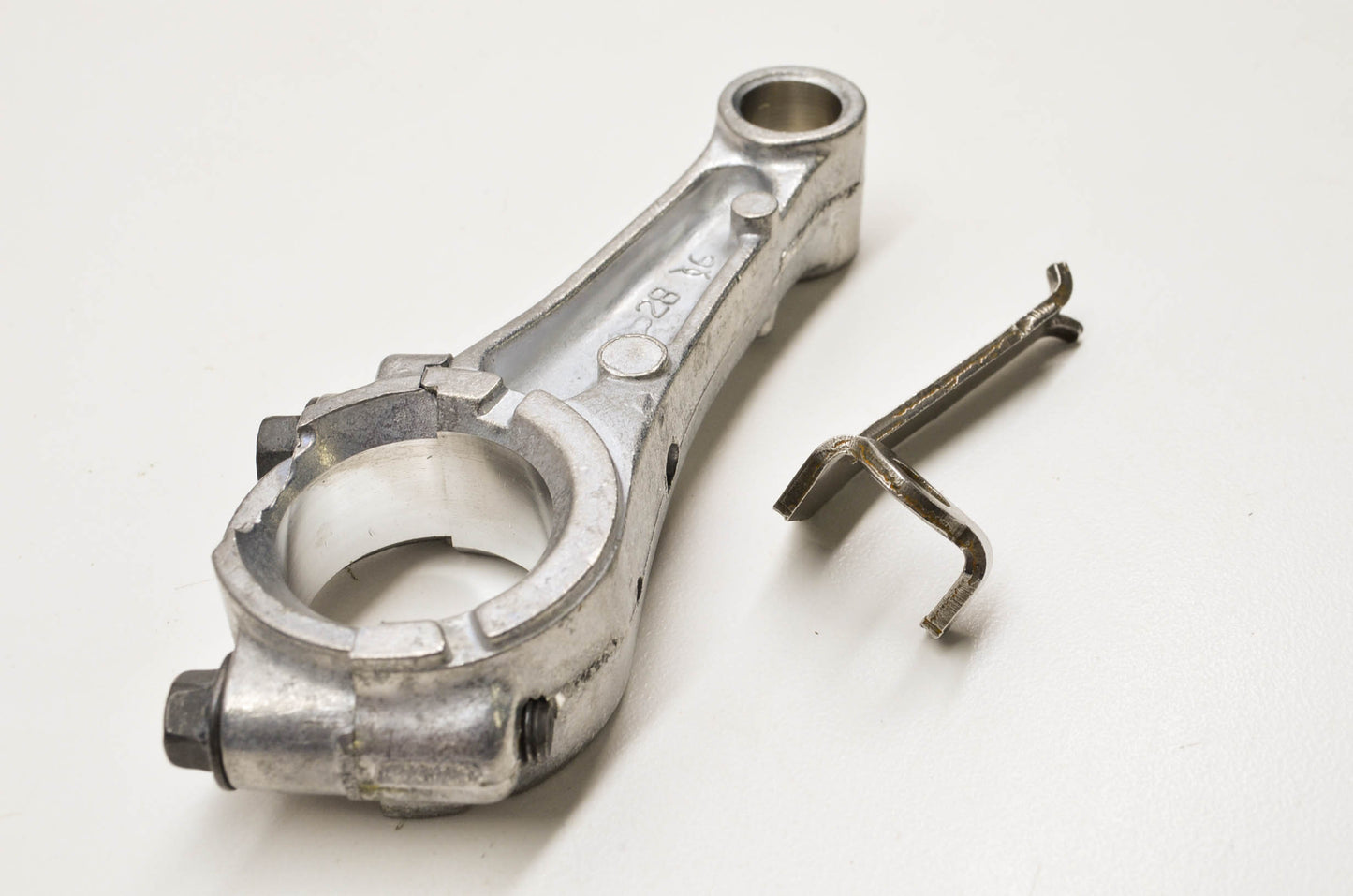 New OEM Briggs & Stratton Connecting Rod NOS