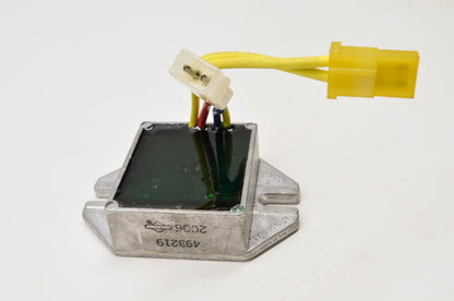 OEM Briggs & Stratton 493219 Voltage Regulator NOS