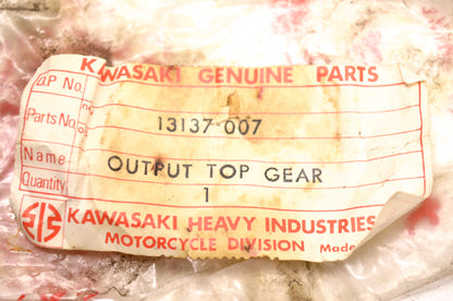 OEM Kawasaki 13137-007 Output Shaft Top Gear NOS