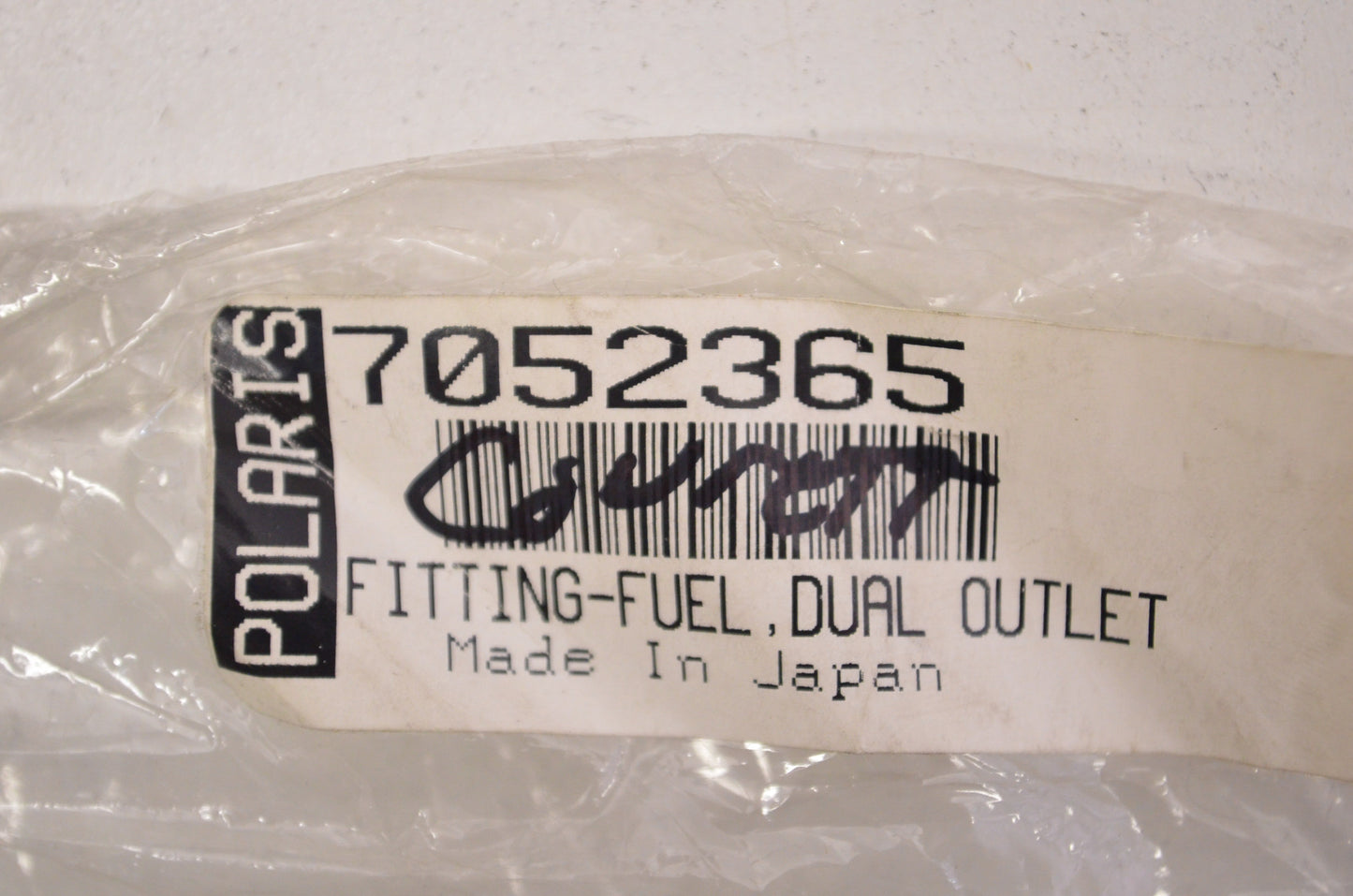 Dual Fitting Fuel Outlet NOS