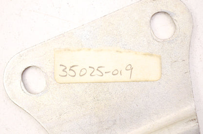 OEM Kawasaki 35025-019 Rear Fender Bracket NOS