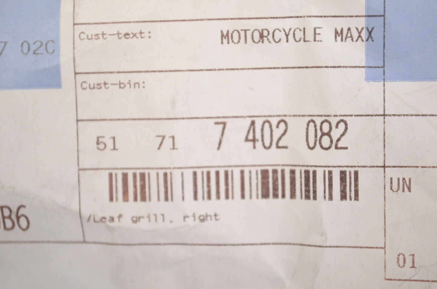OEM BMW 51-71-7-402-082 Right Grill Leaf NOS