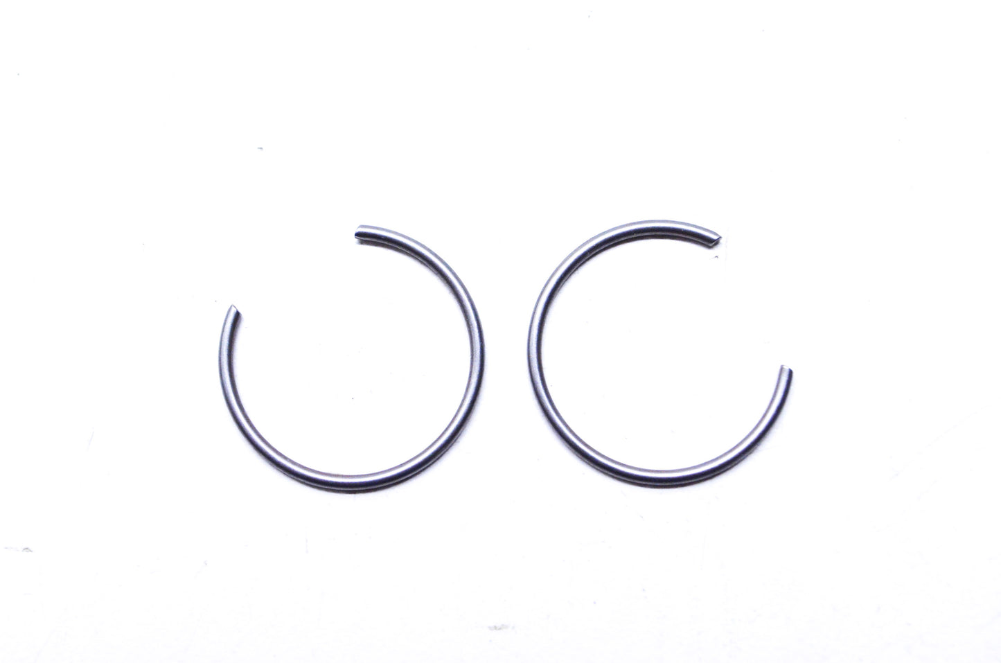 New Wiseco Piston Circlips QTY 2 NOS