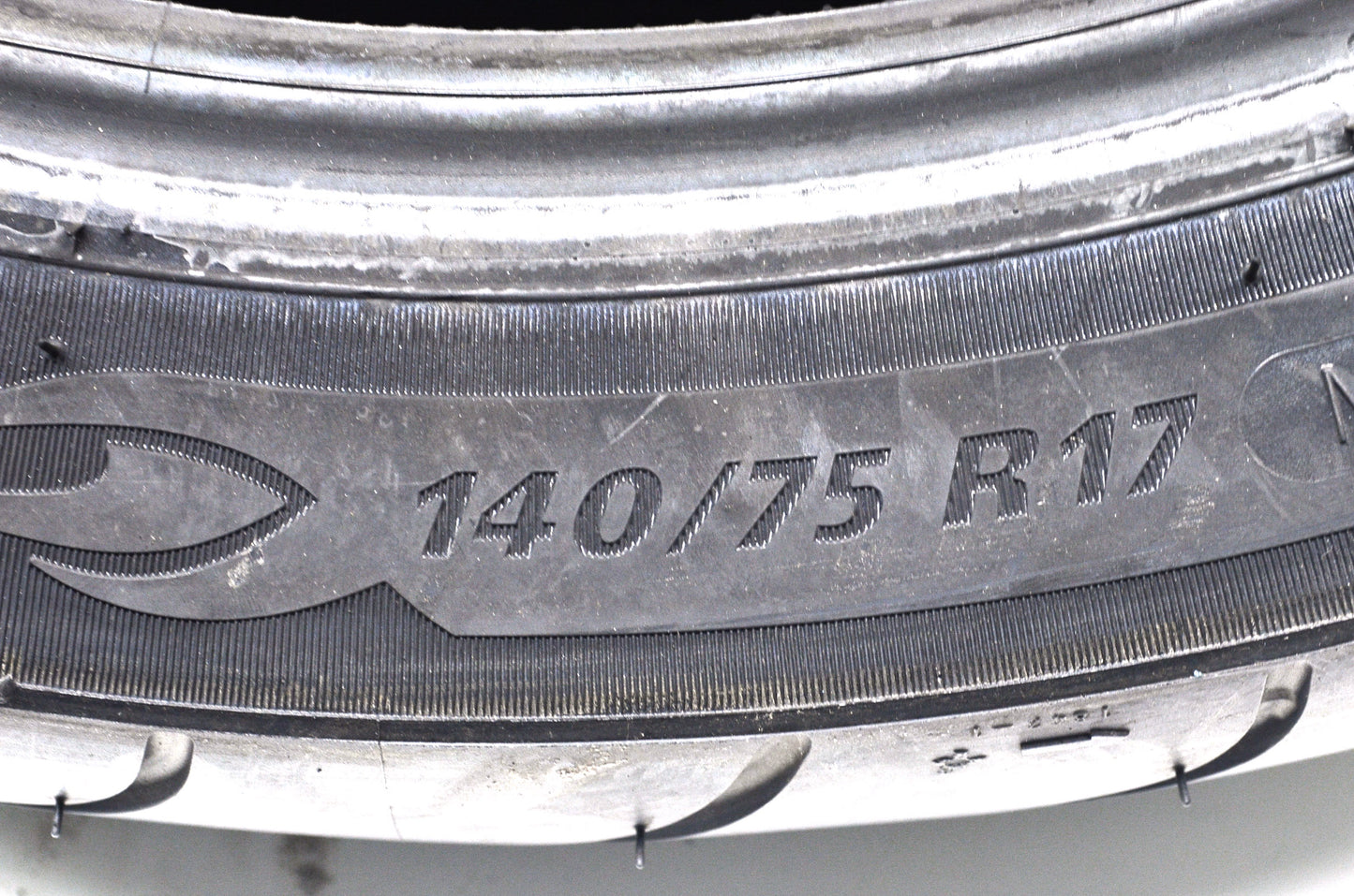 New Michelin Commander 2 140/75 R17 NOS