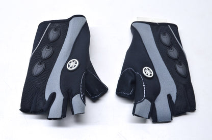 New OEM Yamaha Medium Grey 3/4 Finger Gloves NOS