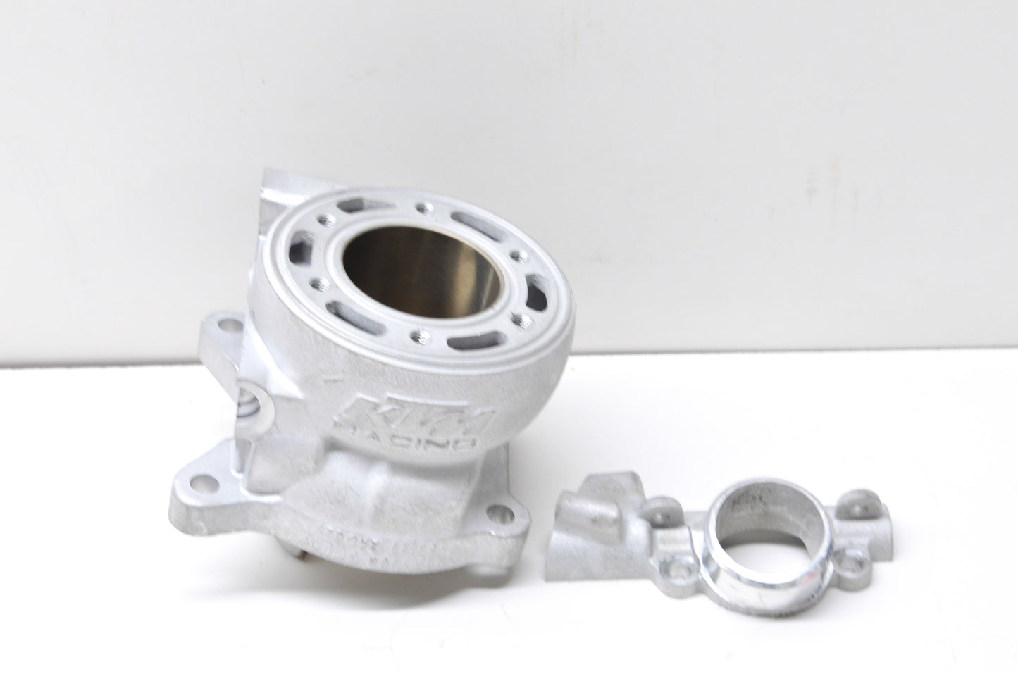 OEM KTM 47030005144, 47030038000 Flange Cylinder NOS