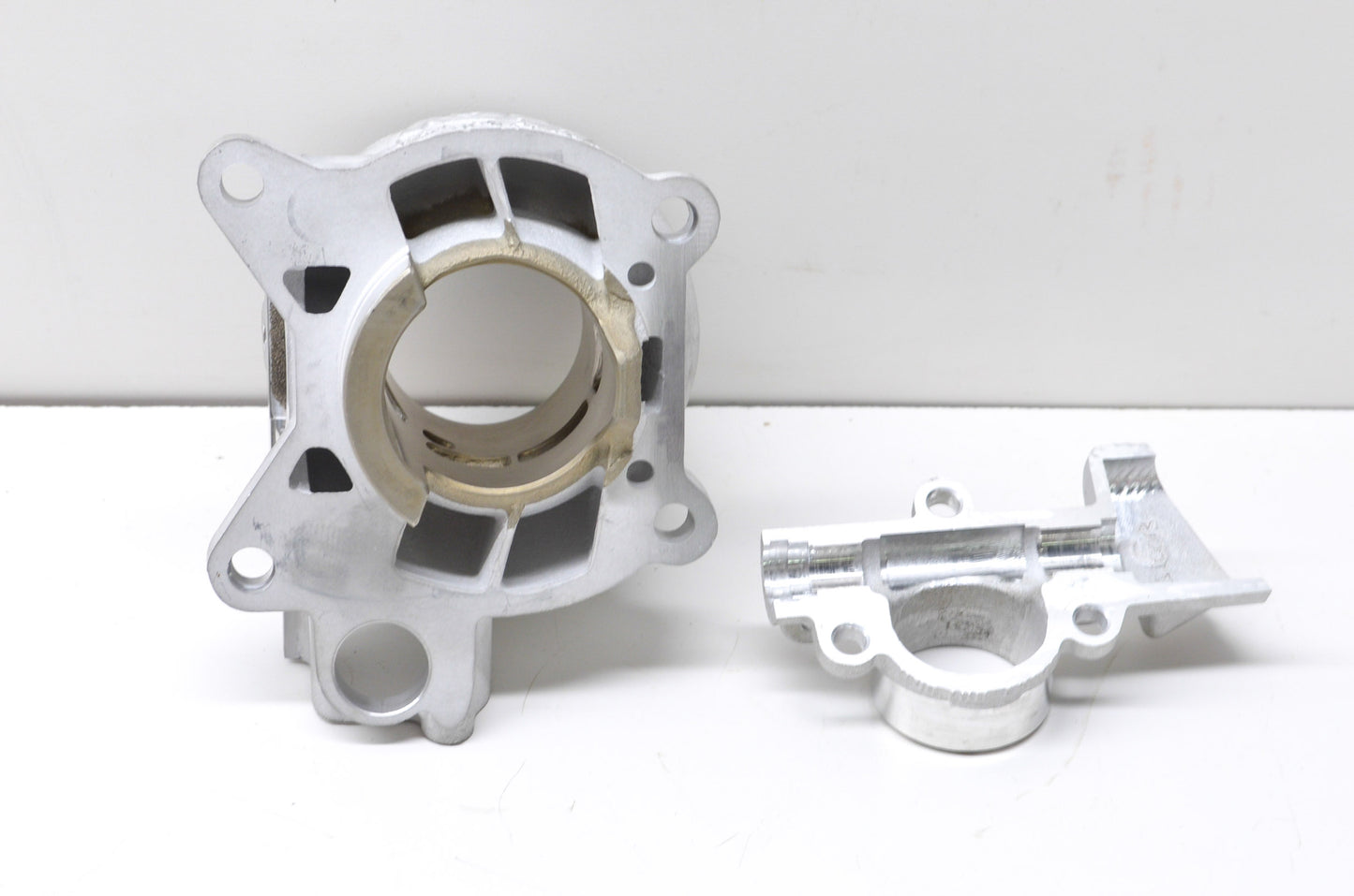 OEM KTM 47030005144, 47030038000 Flange Cylinder NOS