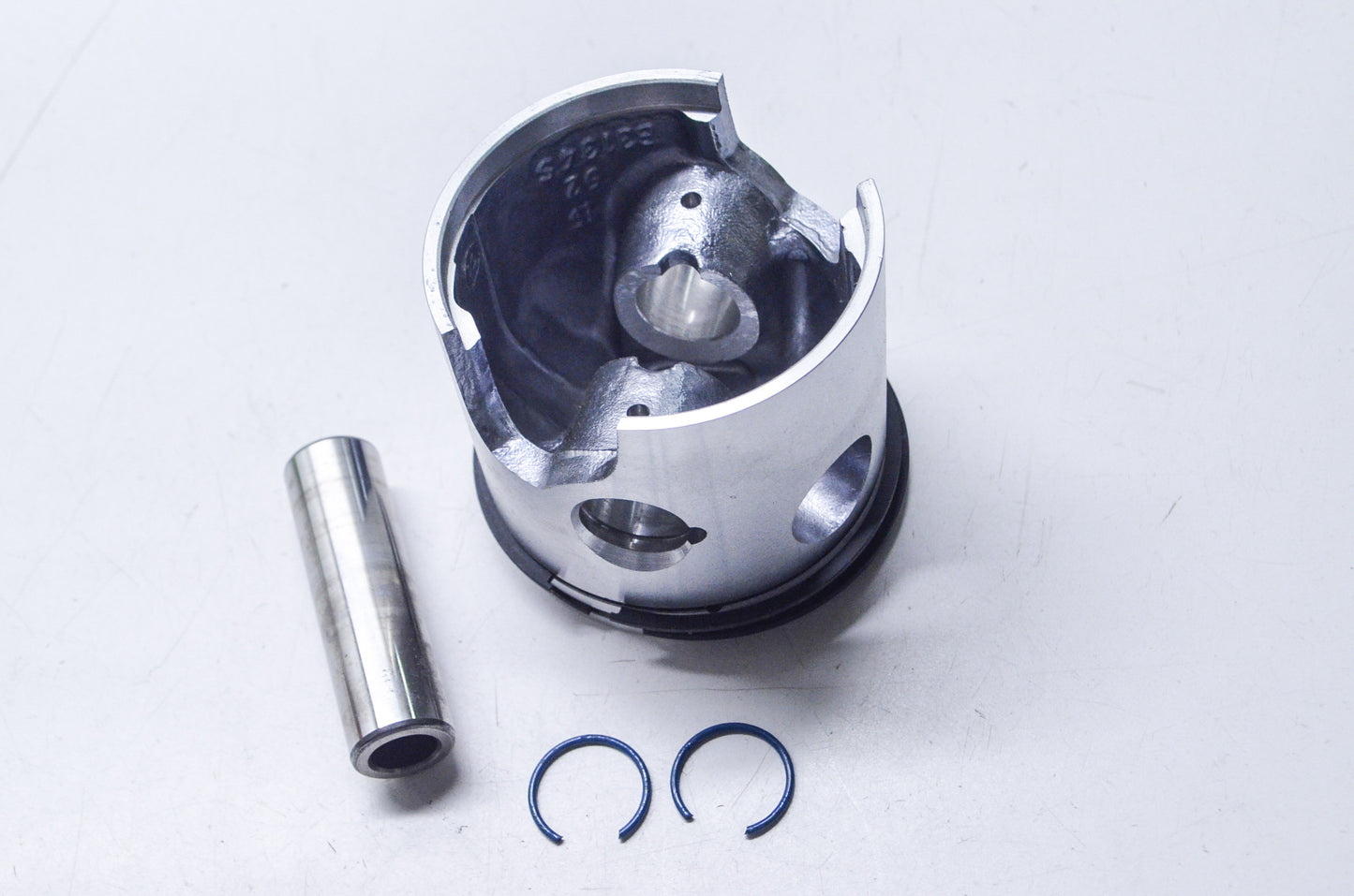 New OEM Mercury STBD Piston Kit NOS