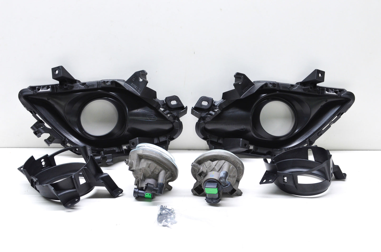 OEM Mazda GJR9-V4-600A Gjr9-V4-600A Fog Light Kit NOS