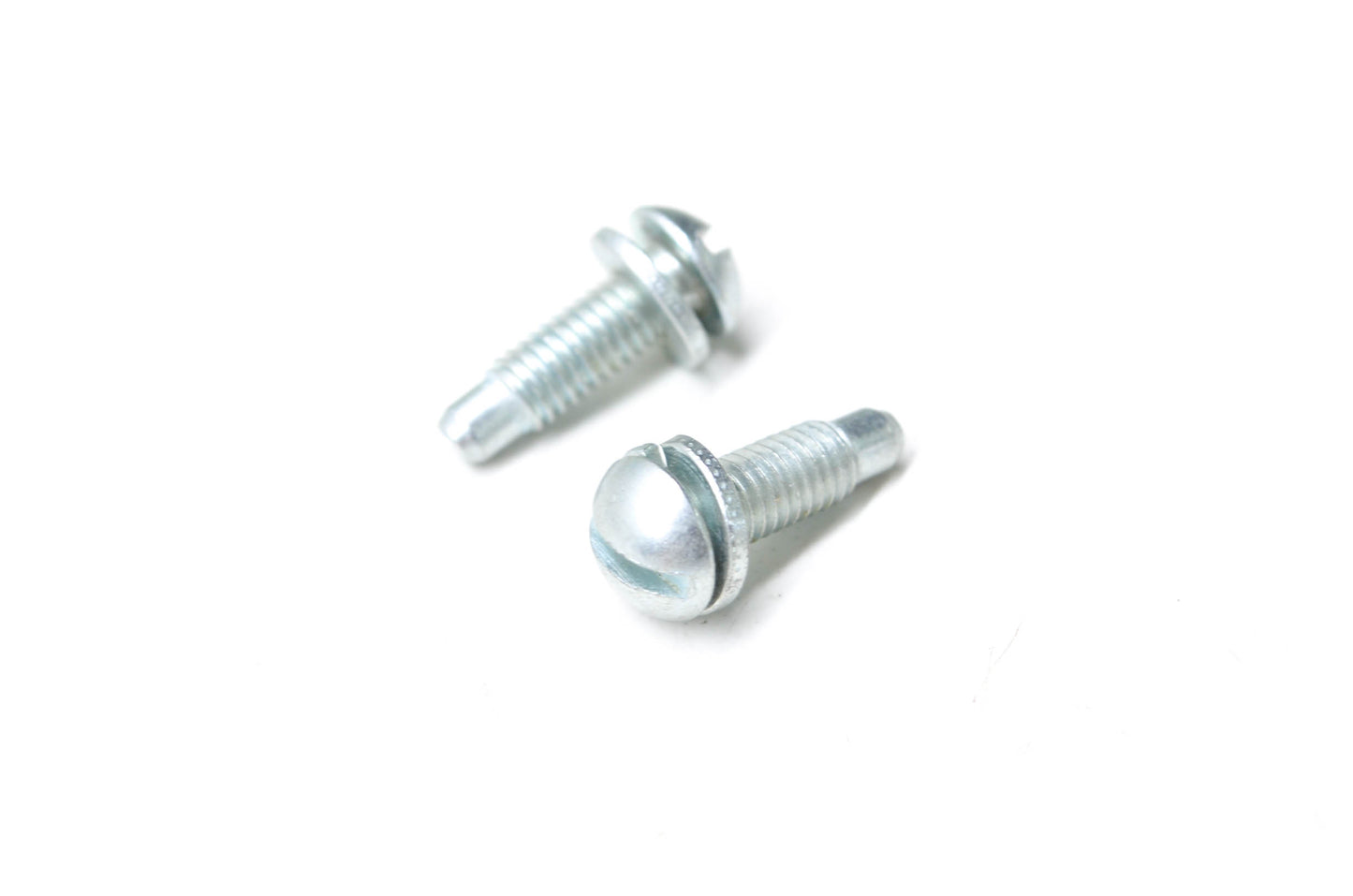 OEM Briggs & Stratton 692200 Screw Qty 2 NOS
