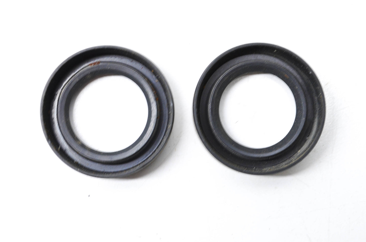 OEM Briggs & Stratton 391485, 20498 Oil Seal Qty 2 NOS