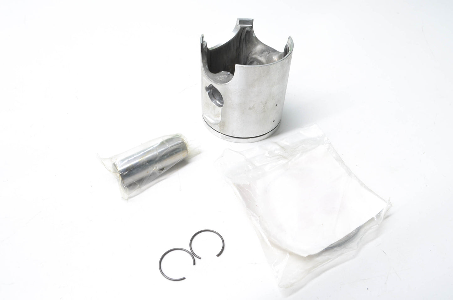 Wiseco 568PS, 1210-01B41-0F0 1988 Suzuki RM125 Piston Kit NOS