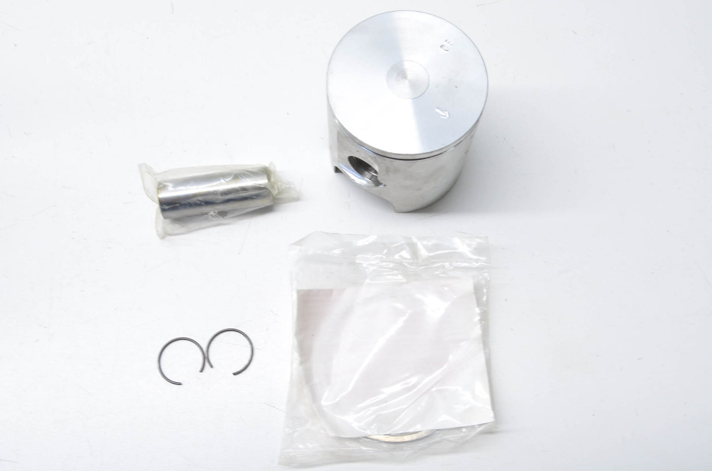 Wiseco 568PS, 1210-01B41-0F0 1988 Suzuki RM125 Piston Kit NOS