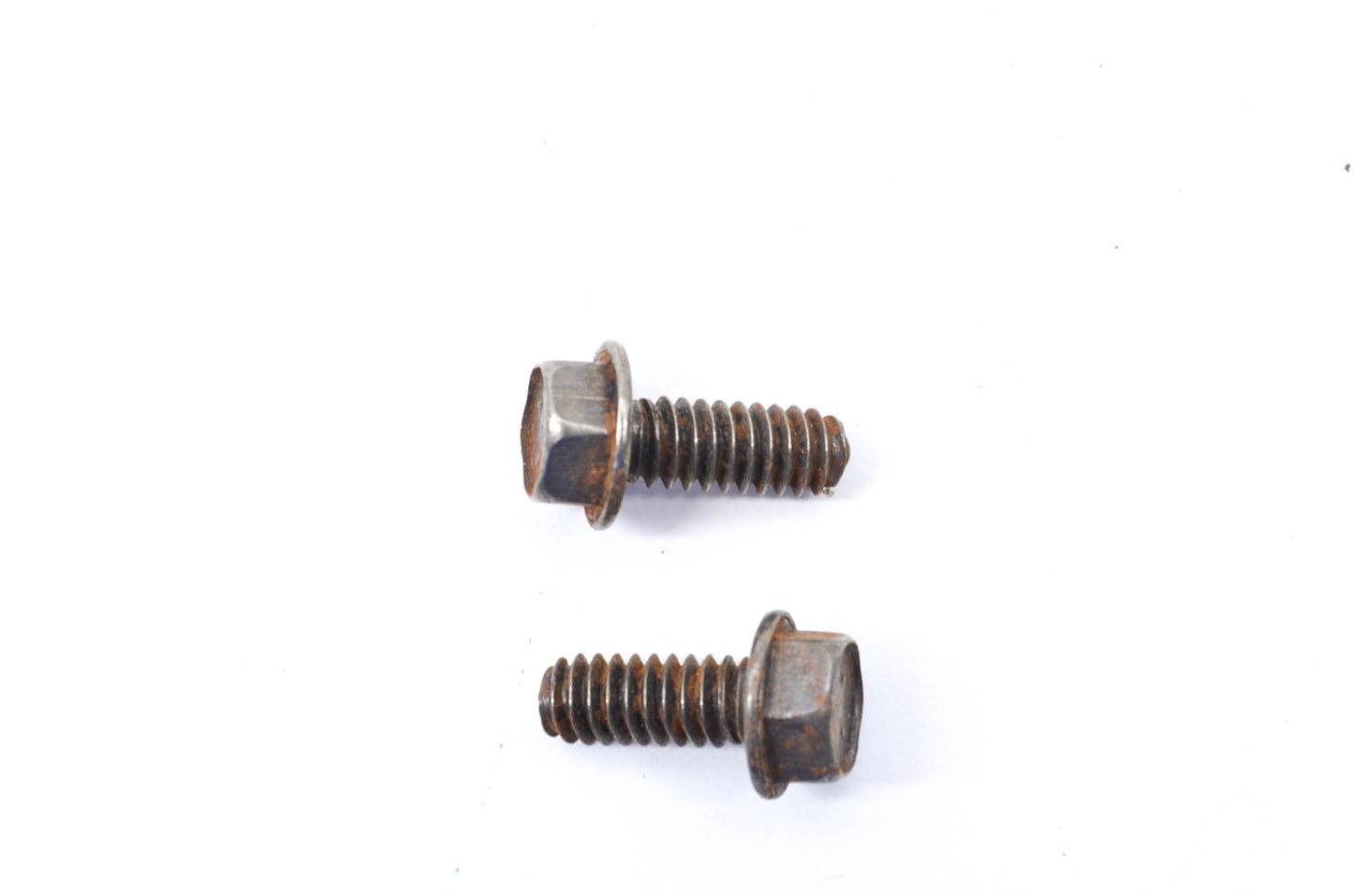 OEM Briggs & Stratton 690297 Screw Qty 2 NOS