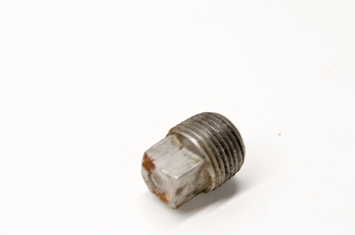 OEM Briggs & Stratton 690946 Plug NOS