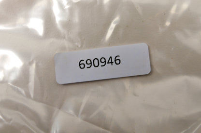 OEM Briggs & Stratton 690946 Plug NOS