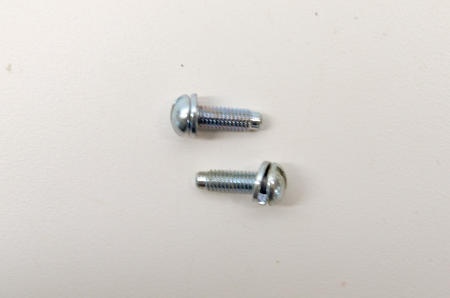 OEM Briggs & Stratton 93440 Screw Qty 2