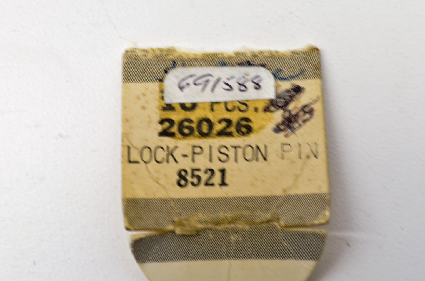 OEM Briggs & Stratton 26026, 691588 26026 691588 Piston Lock QTY 2 NOS